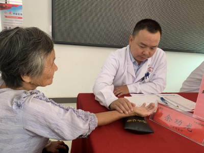 官埠桥镇石子岭村：义诊暖人心，传递正能量