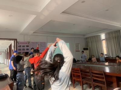南山社区：开展少年表演课 让孩子解放天性