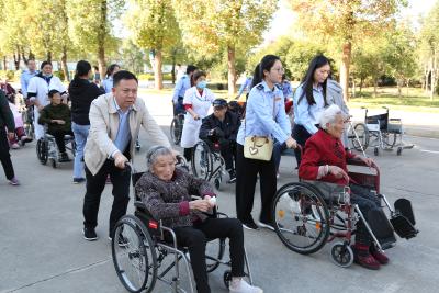 咸安区税务局：重阳敬桑榆 青春传真情