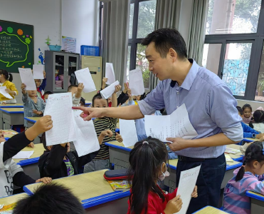 咸安区外国语实验小学首届“家长课堂”启动