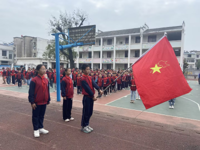 汀泗桥镇小学举行少先队入队仪式