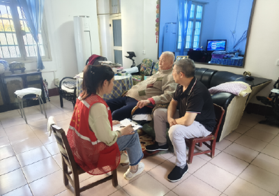 希望桥社区：“帮代办”让百岁老人办事无忧