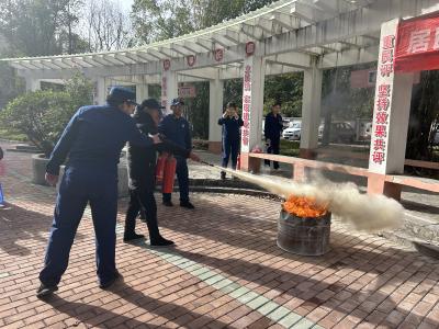 凤凰社区：消防宣传进小区，安全意识入人心