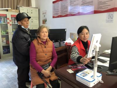 西河社区：激活电子医保卡，暖心服务零距离