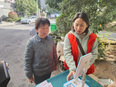 十六潭社区：激活电子医保卡 贴心服务暖人心