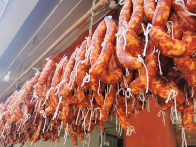 （长江云）肉价“跌跌不休” 咸安人：香肠腊肉该安排上了！