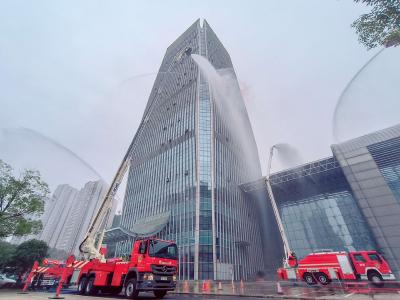 咸宁市举行高层建筑跨区域灭火救援实战演练