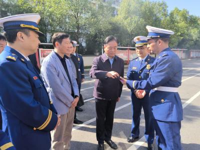 顾兴旺参加区消防救援大队重温习近平总书记重要训词和入队誓词活动