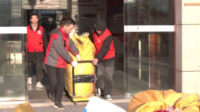 跨越千里送温暖！咸安公益组织筹措两千余件棉衣驰援地震灾区