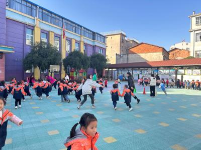 咸安区实验幼儿园：以“演”筑防 护幼前行