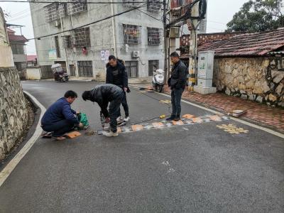 安装减速带，为群众系上“安全带”