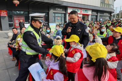 （长江云）咸安区开展2023年“122全国交通安全日”宣传活动