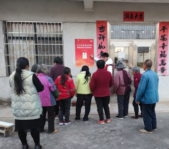 区住建局：深入“帮扶村” 普法“零距离”