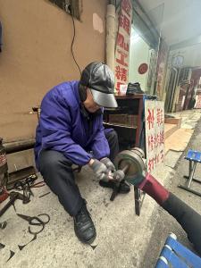 （长江云）城市记忆|老李修鞋——修与补中的幸福