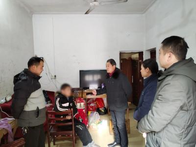 残疾少年被迫辍学在家，多方关注慰问“暖人心”