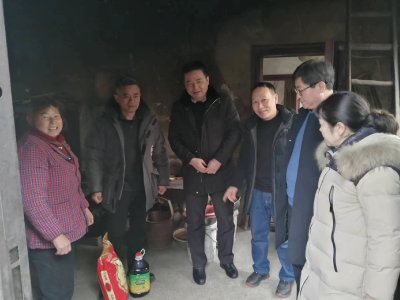 区供销社开展“心系困难群众 寒冬送温暖”慰问活动