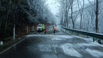 咸安迎来今年首场降雪  各部门积极行动应对寒潮天气