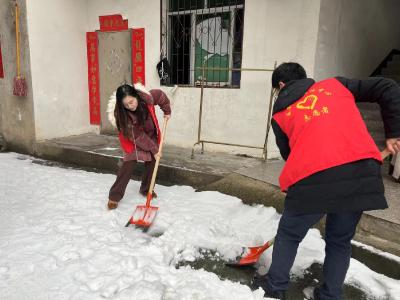 区融媒体中心：积极开展清冰除雪和“敲门行动”