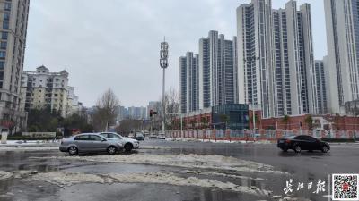 车主注意，雪后及时洗车！