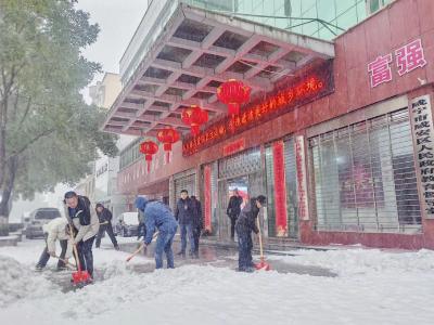 以雪为令，咸安区教育系统开展“清雪除冰”行动