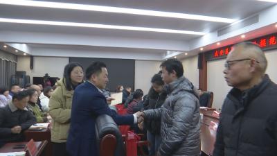 凝聚榜样力量 弘扬文明风尚——咸安区召开慰问先进模范人物座谈会