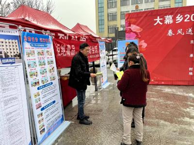 区总工会：招聘会上设专区 法律服务暖人心