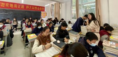 咸安区横沟中学开展“同上一堂课”教研月活动