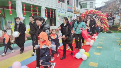 咸安区实验幼儿园：萌娃启新 齐乐“龙龙”
