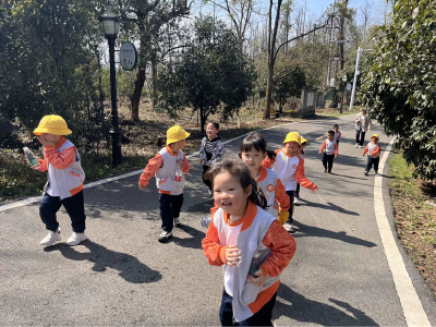 咸安区中心幼儿园：趁春日“幼”上春山