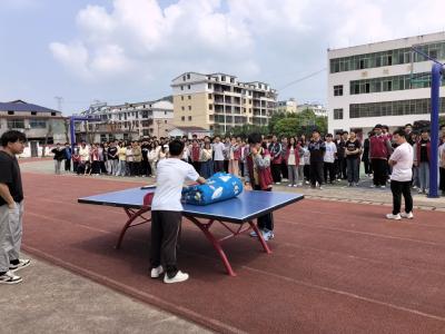 常收中学开展宿舍内务整理活动--明窗净几，有坐卧之安