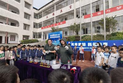 咸宁市第二小学：阅享美好 科创未来