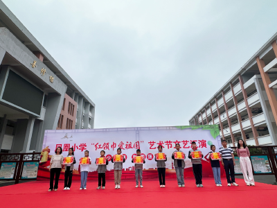 咸安区凤凰小学：以初心点亮童年 争做新时代好少年
