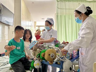 武汉大学中南医院咸宁医院：病房里的“六一”儿童节
