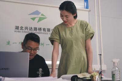 （长江云）基层人物 | 胡亚丹：项目部的“活陀螺”