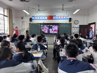 “扫黄打非”进校园  共建和谐书香地