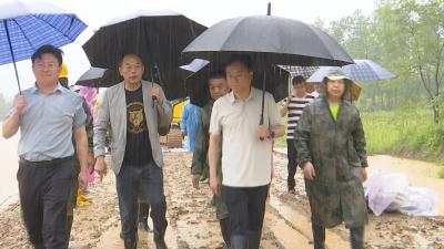 顾兴旺检查中考保障、防汛工作时要求：全力以赴守护好人民群众生命财产安全