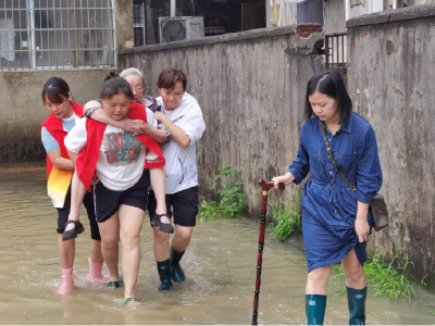 温泉街道：风雨同舟见初心 防汛救灾护家园