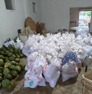 汀泗桥镇西瓜滞销惹关注 15万斤优质果待售 