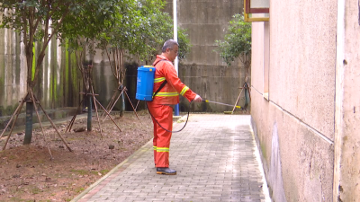 温泉街道开展雨后防疫消杀工作