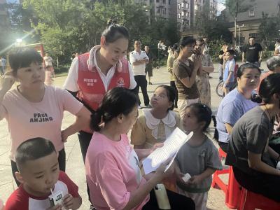 官埠桥镇鱼水路社区：观红色电影 弘扬革命精神