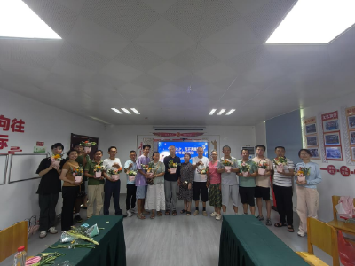 岔路口社区文明实践站：情牵七夕，花开满屋