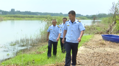 战高温的湿地生态巡护人