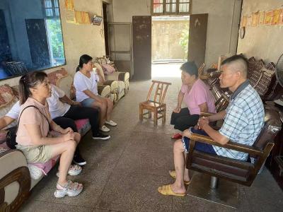 永安街道社区戒毒康复中心：爱心企业助力帮扶 情暖贫困家庭学子