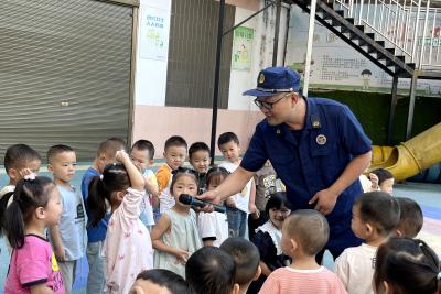 咸安消防“点面结合”广培训 筑牢国庆“防火墙”