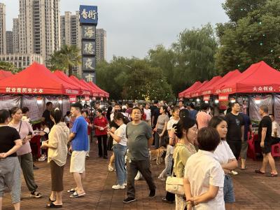 区就业局党支部举办香街夜市高校毕业生专场招聘会