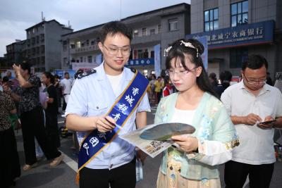 咸安税务：税费宣传“零距离” 精细服务惠民生