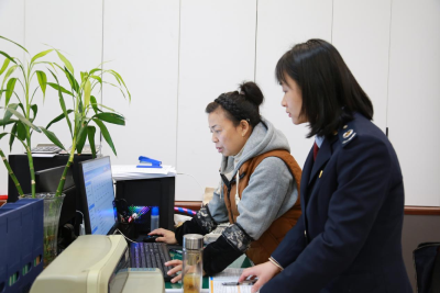 咸安税务：公职律师深入基层 积极调解税费争议