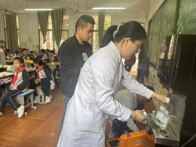 护饮水安全！区公检中心开展横沟桥镇小学水质抽检工作