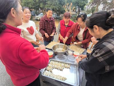 文笔路社区开展“寻味立冬 暖心邻里”社区邻里节活动