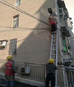 阳光社区：旧改点亮曲苑小区 温暖照亮老人回家路
